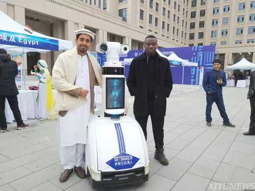 安防机器人亮相创新港
